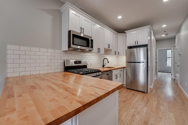 Building Photo - 813 Park Ave