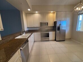 Building Photo - 30 Harbour Isle Dr W