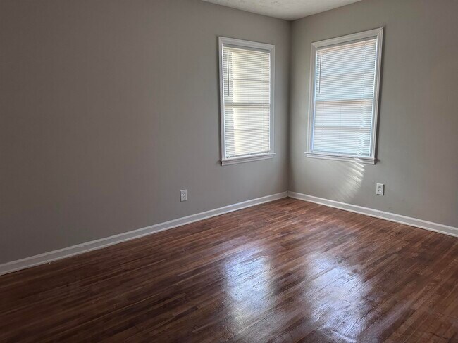 Foto del edificio - 3736 Donna Dr