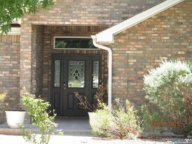 Building Photo - 1405 Lincoln Dr