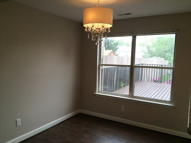 Dining Area - 109 Hunt Dr
