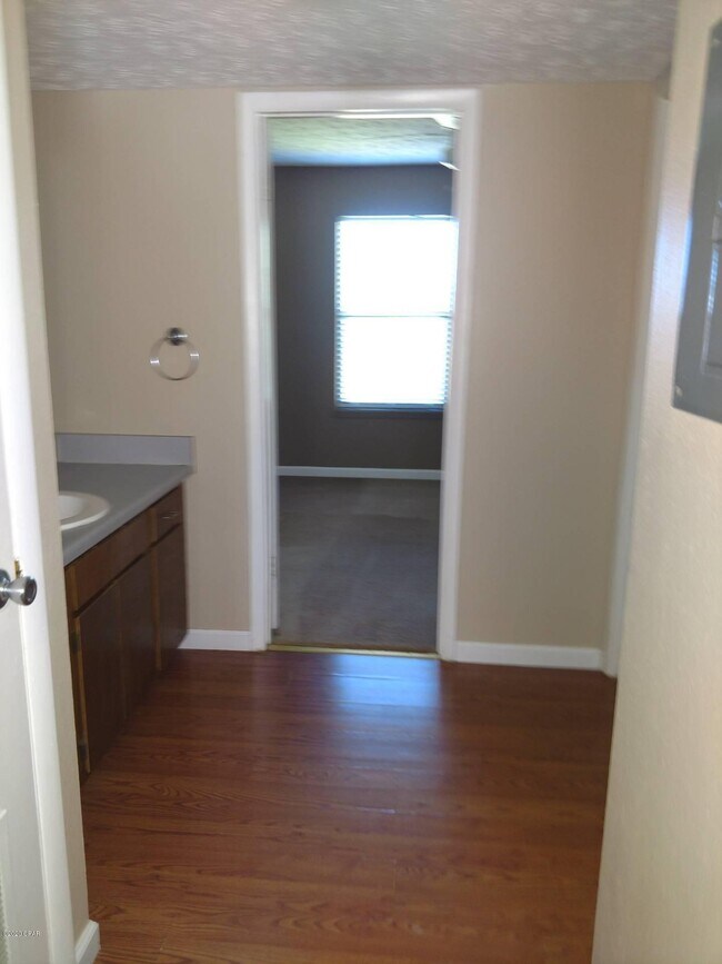 Building Photo - 3600 Tiki Dr