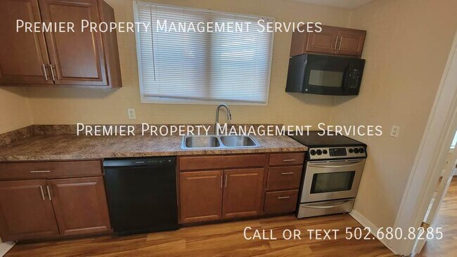 Foto del edificio - Large 4 Bedroom Home