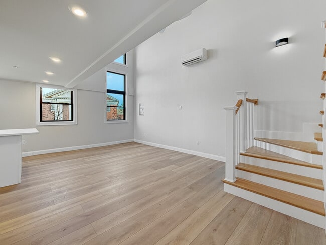 Building Photo - 220 Winthrop St