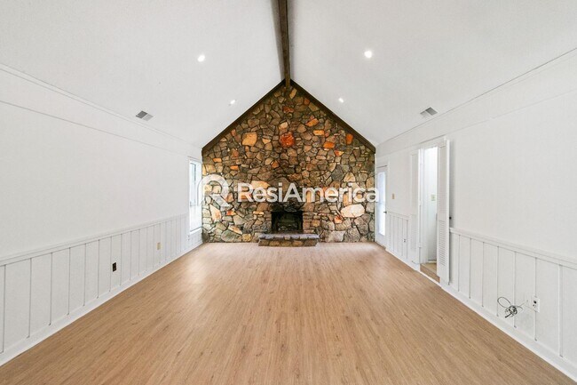Foto del edificio - Newly Renovated 3/2 in a Quiet Neighborhood