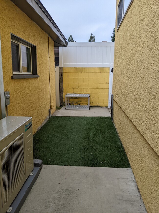 Private patio - 24209 Stanhurst Ave