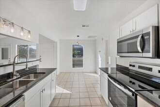 Building Photo - 421 Fantail Loop