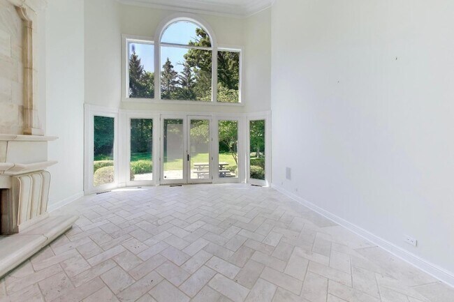 Foto del edificio - 148 N Ahwahnee Rd
