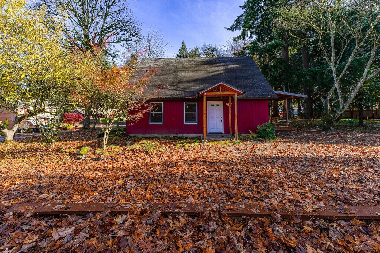 Foto principal - 2 Bedroom 1.5 Bath Farm House