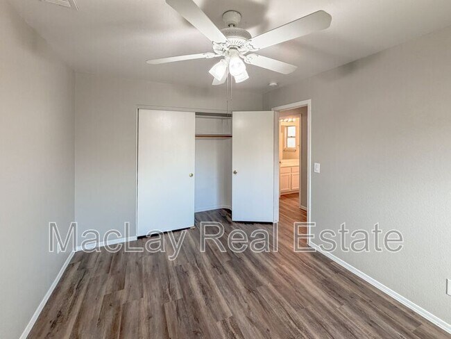 Building Photo - 2934 E Blackhawk Dr