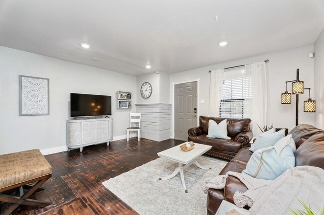 Building Photo - Beautiful 2 Bedroom 1 Bathroom close to TTU!