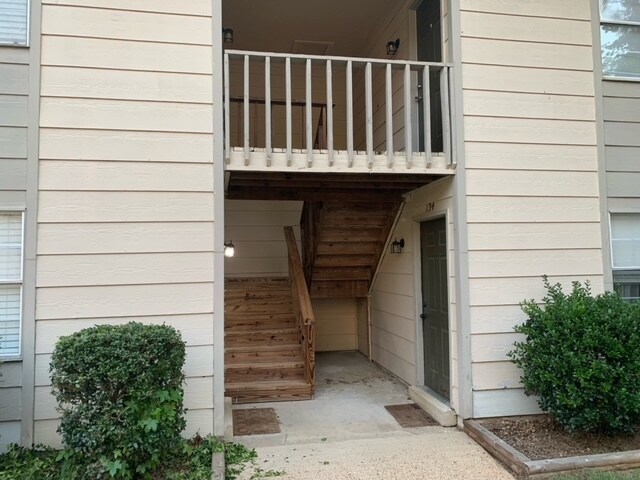 Covered front door area - 409 Old Mayhew Rd