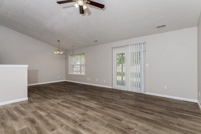 Foto del edificio - 8043 Southern Trails Pl