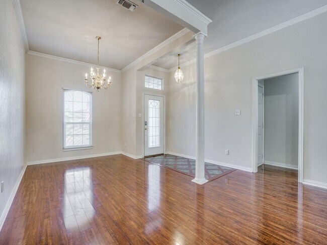 Building Photo - 701 Colony Dr