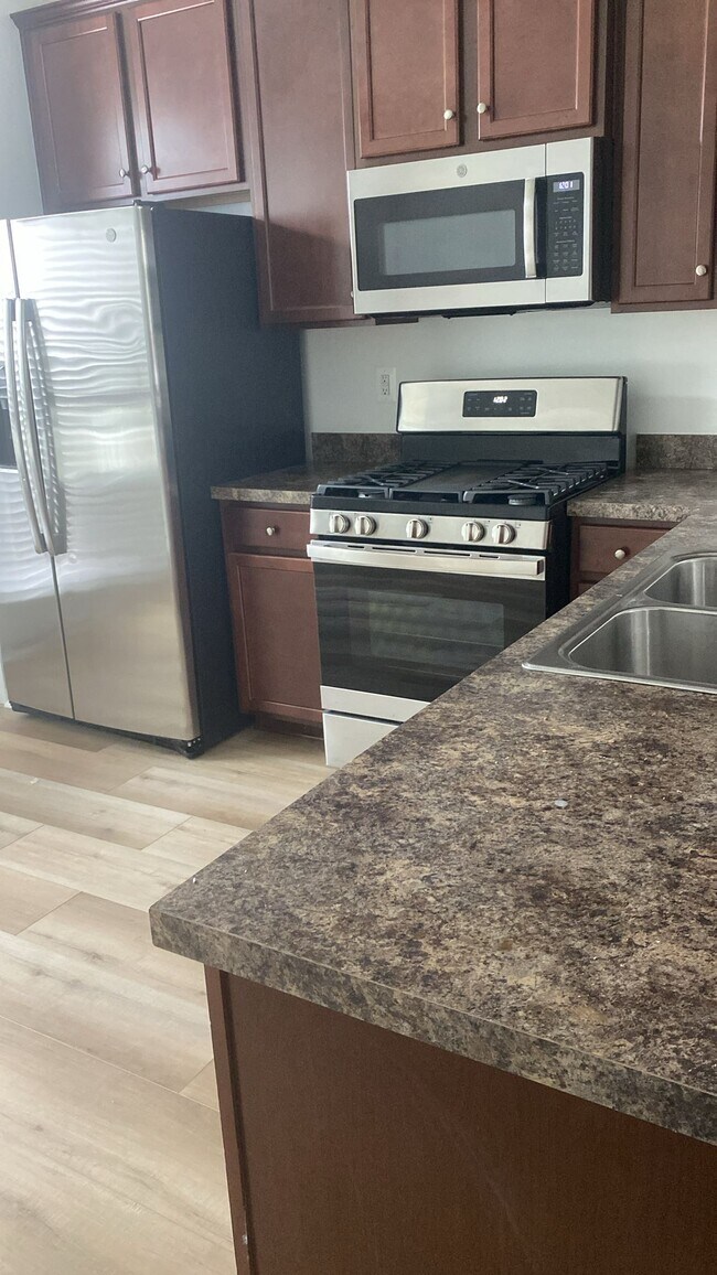 Foto del edificio - 703 River Crest Way