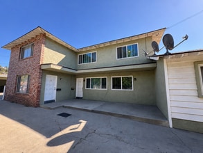 211 E Santa Paula St