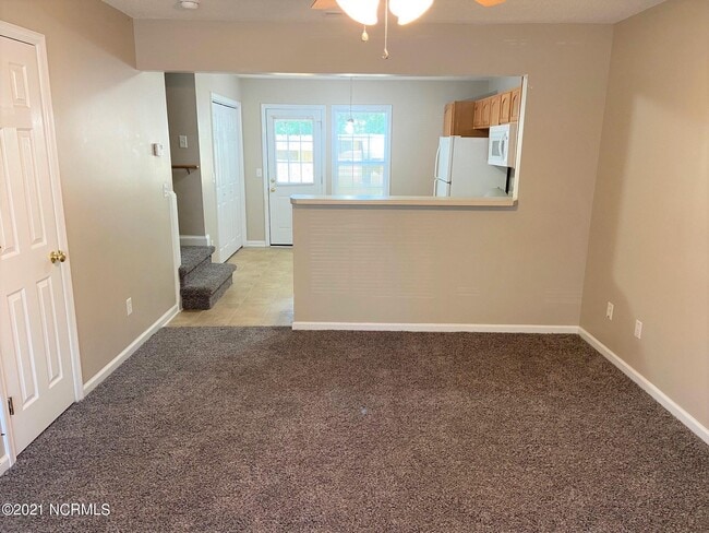 Building Photo - 217 Palace Cir