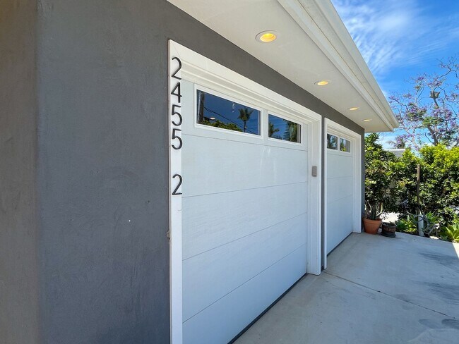 Building Photo - 2bd/1.5ba With Breathtaking Ocean Views!