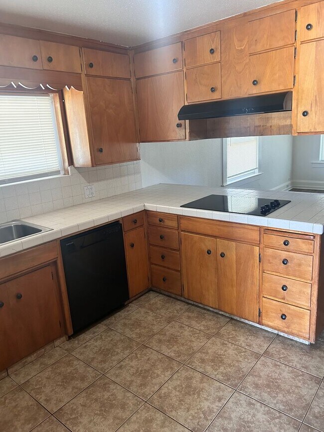 Foto del edificio - Charming 4 Bedroom/2 Bath Home in Modesto Ca