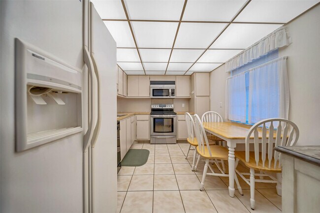 Foto del edificio - 801 Cypress Blvd