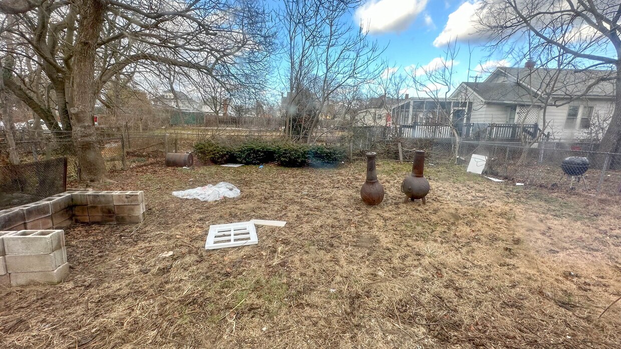 Primary Photo - 518 Vine St E