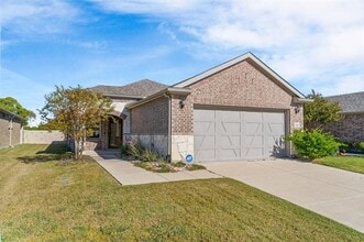 Building Photo - 825 Hidden Eddy Dr