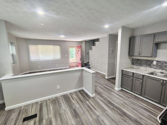 Foto del edificio - 2166 Clara St