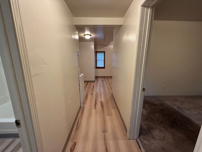 Foto del edificio - Affordable Lower Unit Close to Downtown