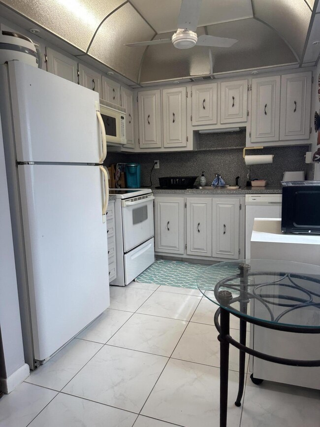 Building Photo - 415 Saxony Way