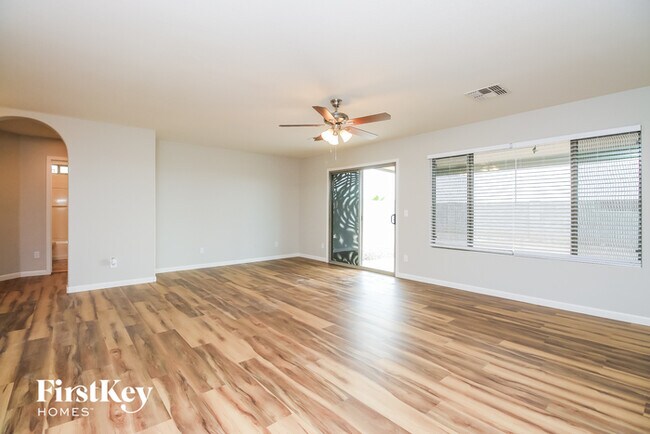 Foto del edificio - 4115 E Lambeth Pl