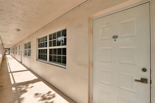 Foto del edificio - 3970 Oaks Clubhouse Dr