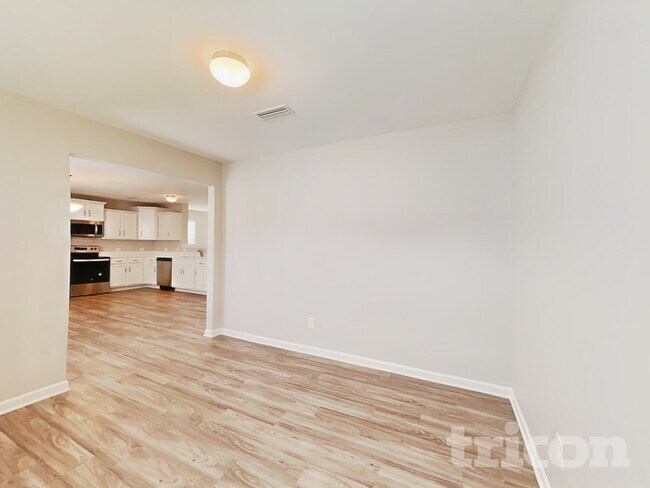 Building Photo - 1704 Sawtooth Ct