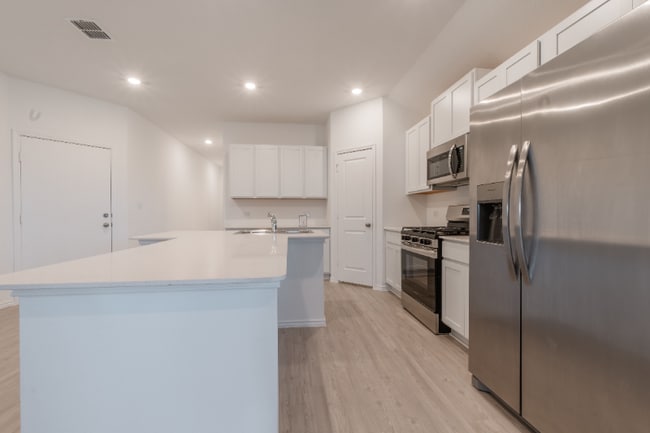 Building Photo - 448 Keefer