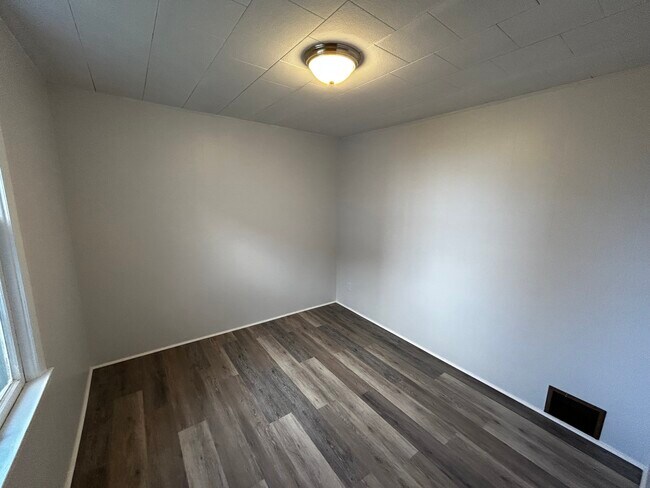Foto del edificio - 144 Campbell Ave