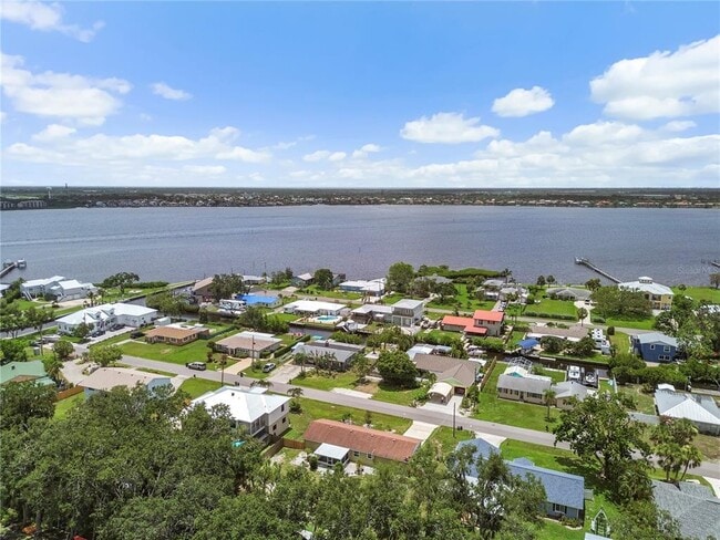 Building Photo - 4612 8th St Ct E