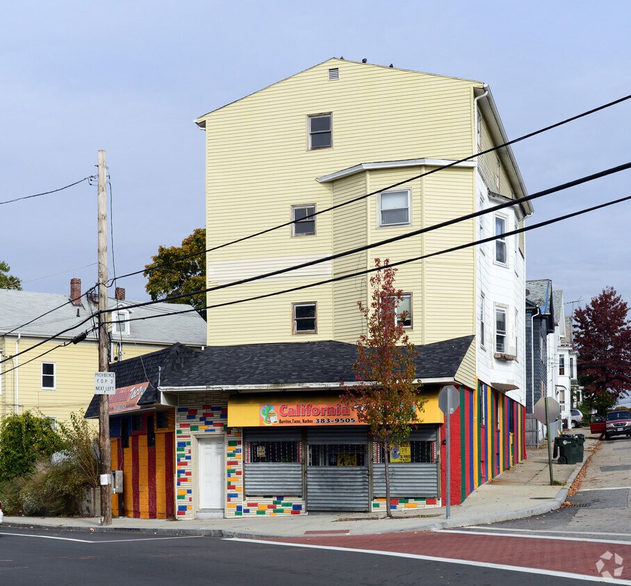 Building Photo - 319-321 Amherst St