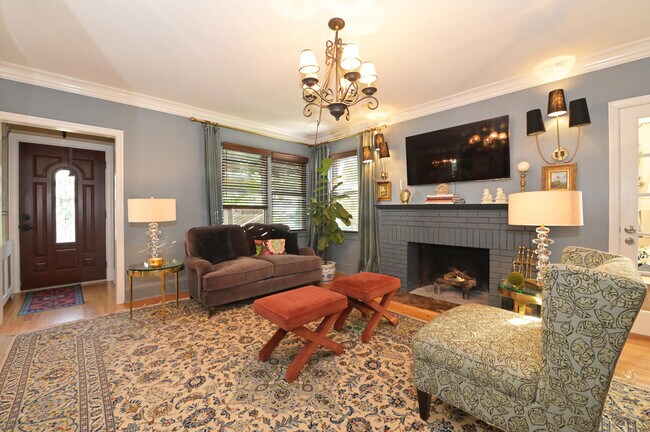 Entry to Living Room - 32 Franklin Ave