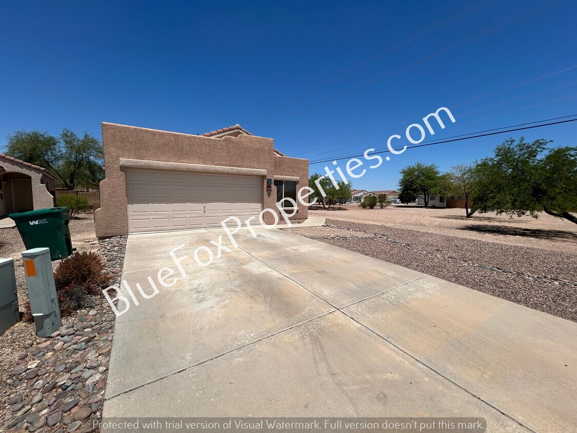 Foto principal - 7966 W School Hill Pl