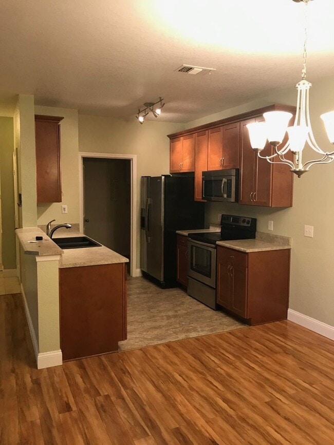 Building Photo - 2 bed/ 2 bath in Southern Dunes