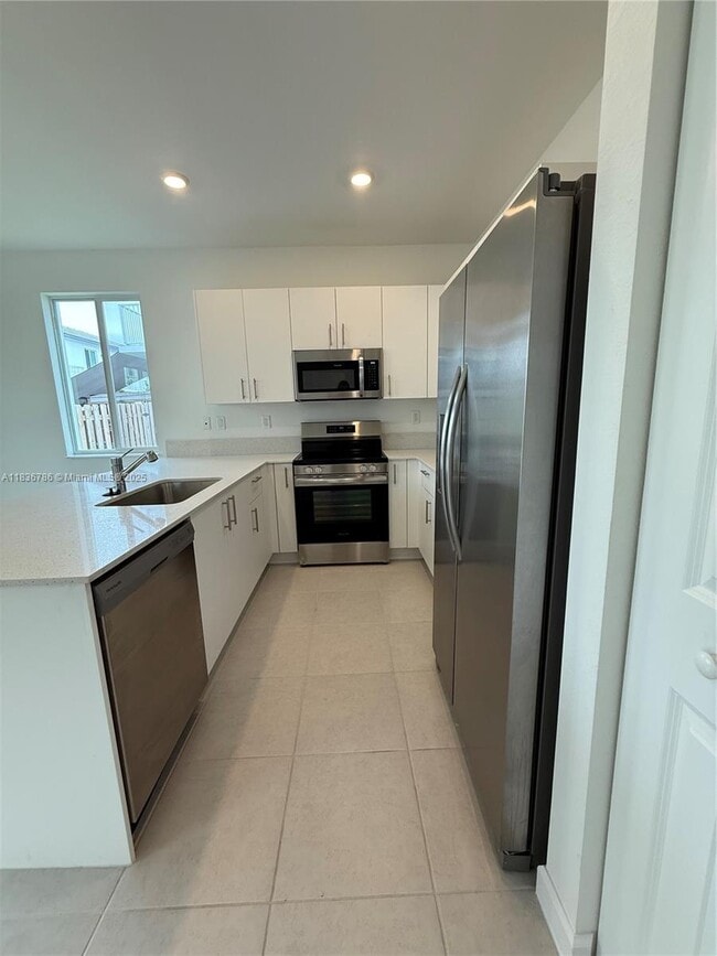 Foto del edificio - 726 SE 13th Ct