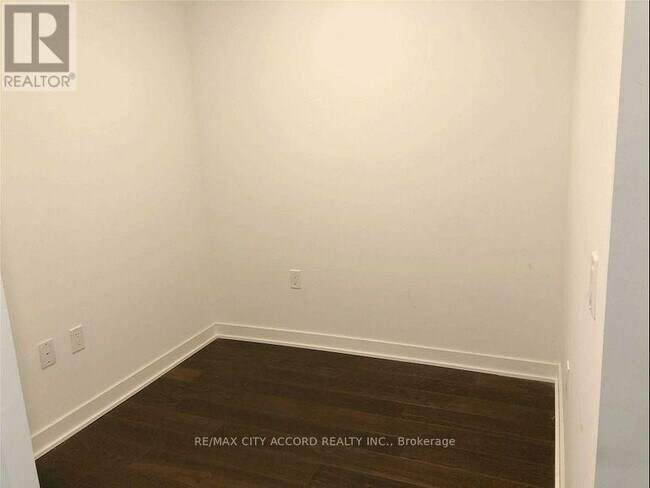 Photo du bâtiment - 115 Blue Jays Way