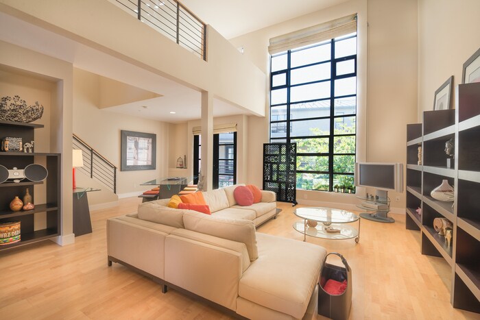 Foto principal - 1 bedroom 1.5 Bath Condo Loft with an office!