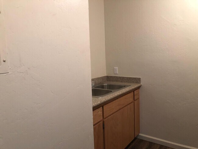 Building Photo - 1367 E San Ramon Ave