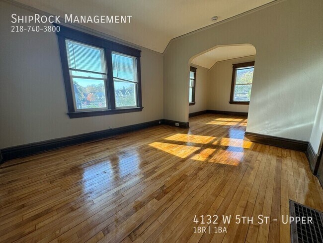 Foto del edificio - 4132 W 5th St