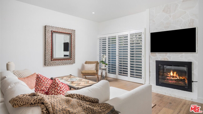 Foto del edificio - 35 Village Pkwy