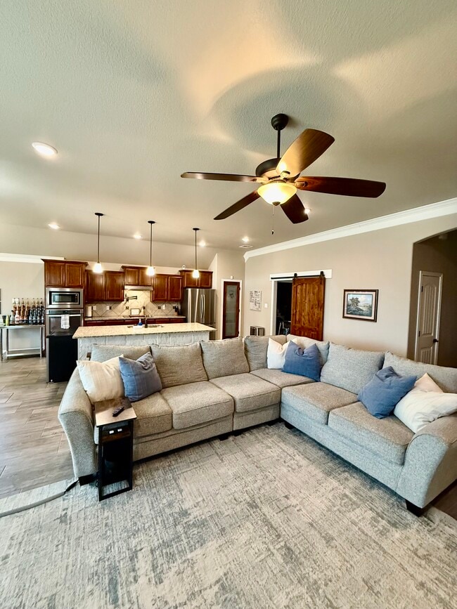 Living room - 3006 Crystal Ann Dr