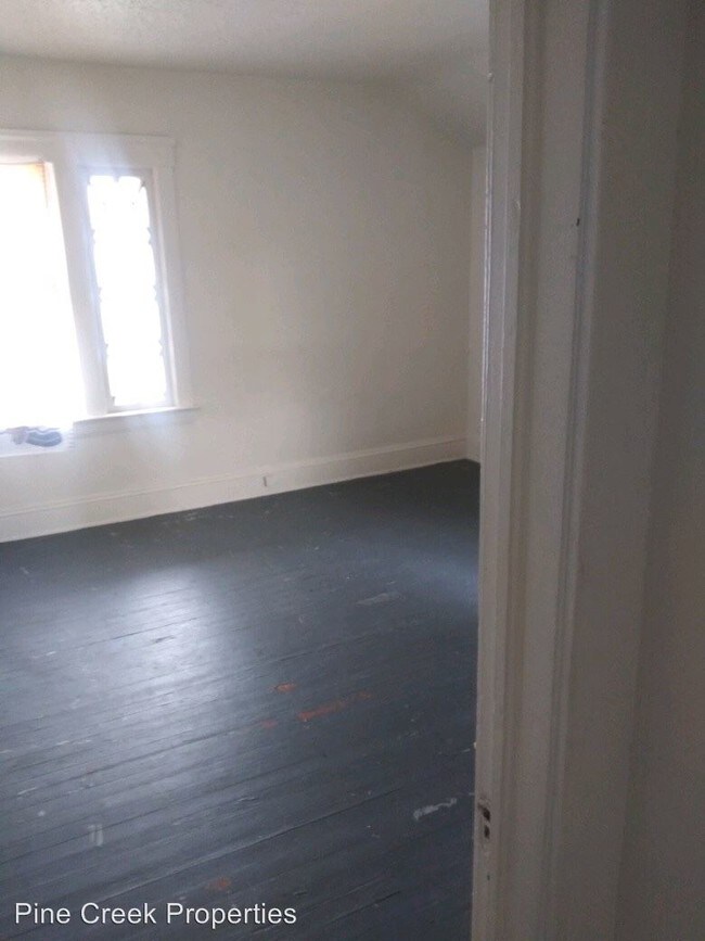 Building Photo - 3 br, 1 bath House - 10812 Greenlawn Ave.