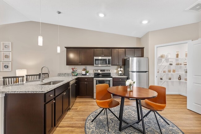 Foto del edificio - Redwood Obetz