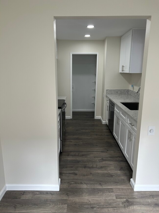 Building Photo - 1109 Tivoli Ln