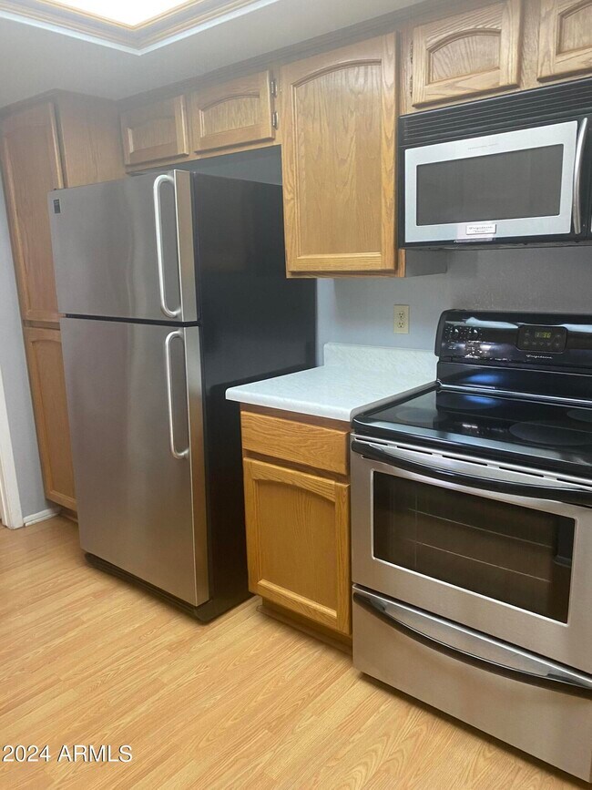 Building Photo - 510 W Fellars Dr